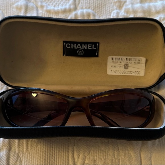 AUTHENTIC CHANEL SUNGLASSES WITH SWAROVSKI CRYSTAL CC - Picture 4 of 7